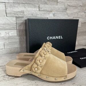 Chanel Camellia Flower Clog Beige Suede Calfskin Wooden Mules 2022 Size 39 EUC